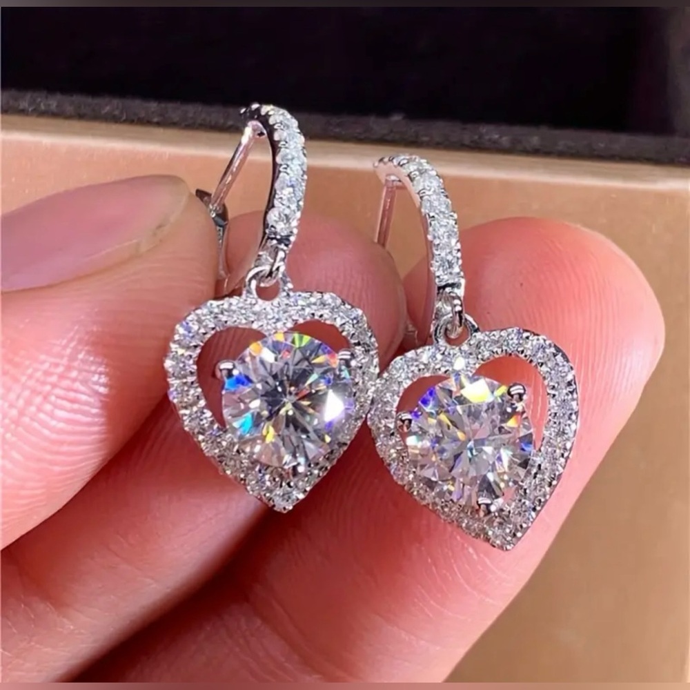 Sterling 925 Silver Hypoallergenic Ear Jewelry Heart Shape
Zircon Decor
